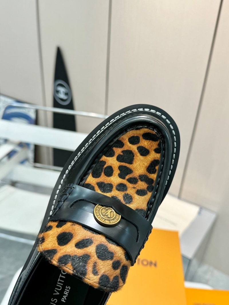 l0vis Vvtt0n loafers